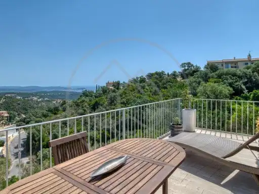 Casa amb piscina en venda a Carrer Roca del Sol, imagen 2