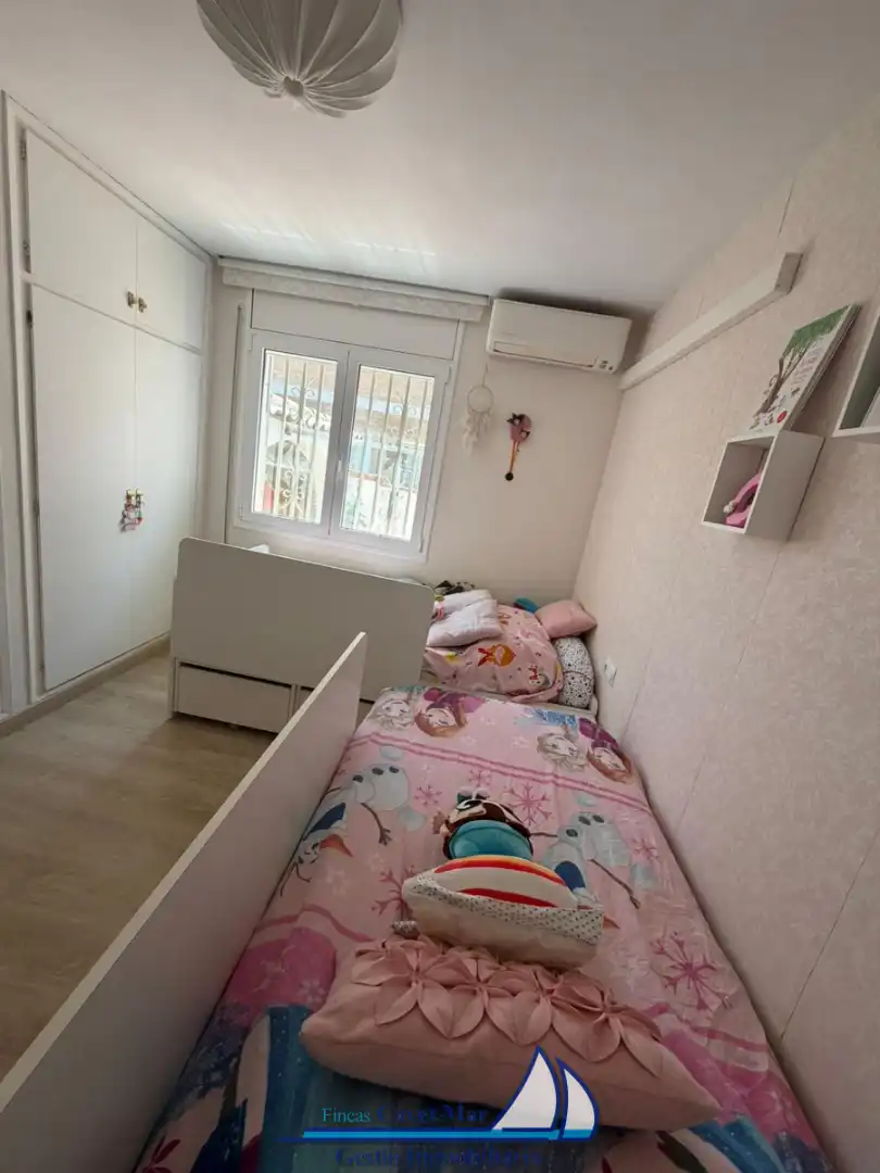 Dormitori de Casa adosada en venda en Cambrils amb Aire condicionat, Calefacció i Jardí privat