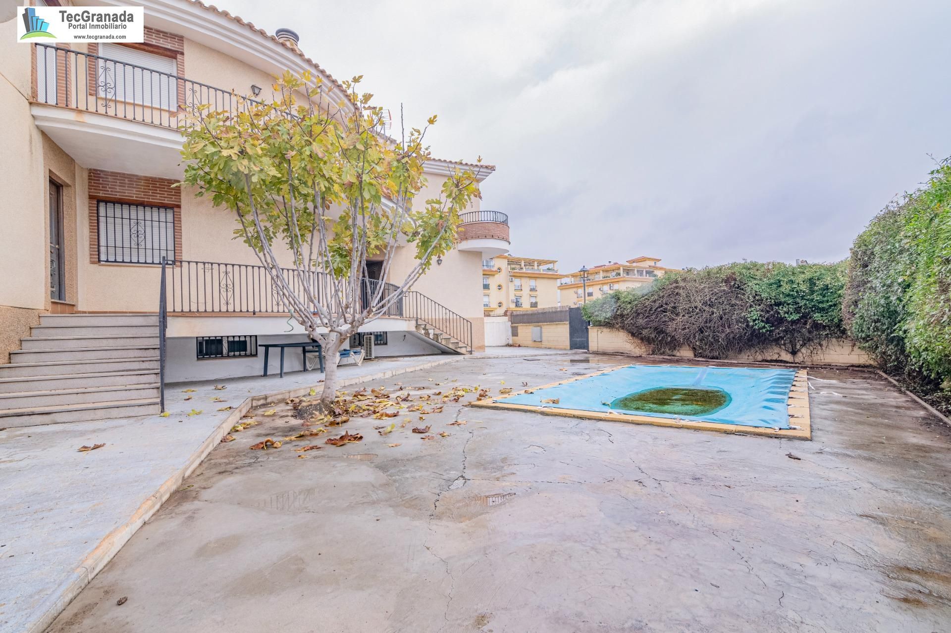 Swimming pool of House or chalet for sale in Atarfe  with Air Conditioner, Heating and Private garden