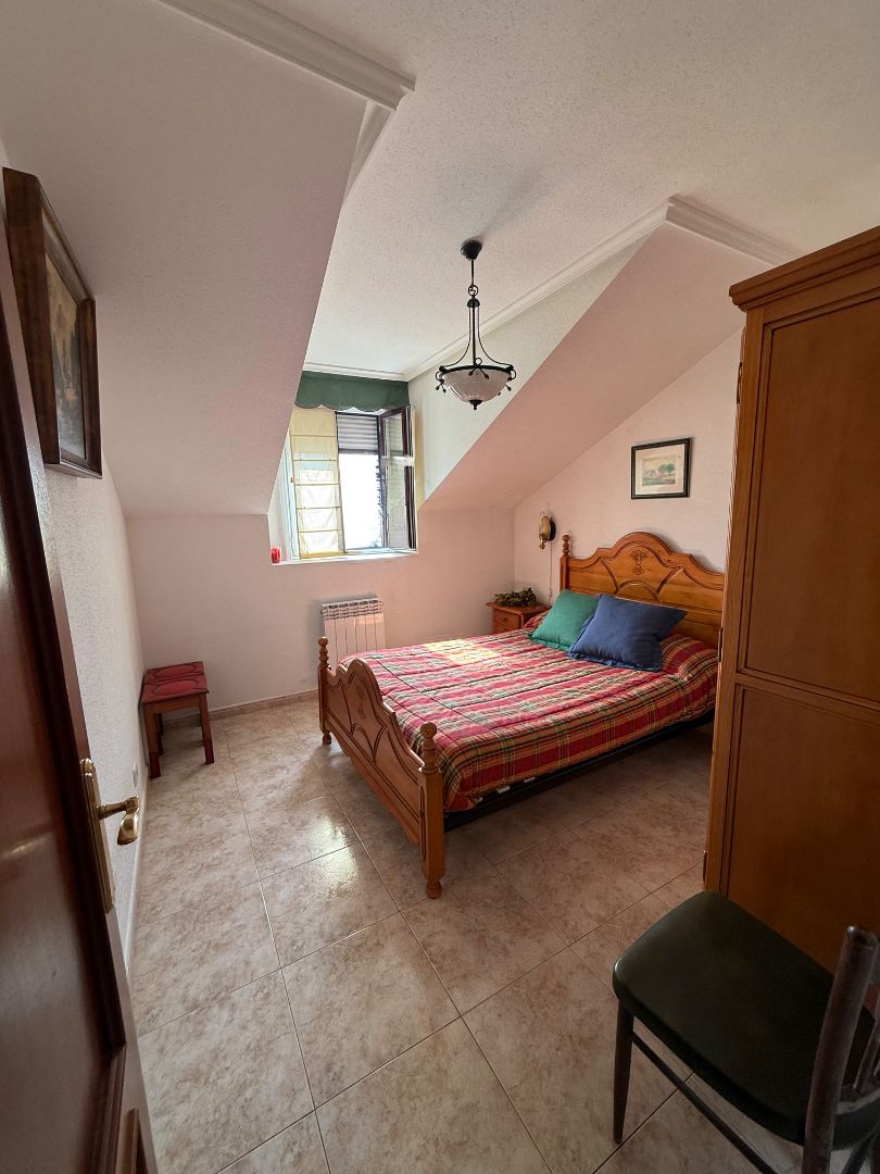 Schlafzimmer von Dachboden zum verkauf in Meruelo mit Heizung, Privatgarten und Terrasse