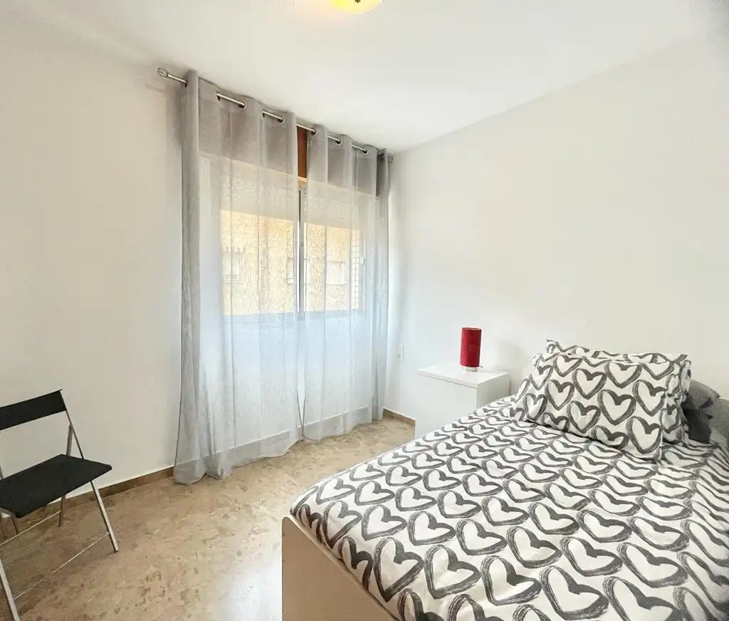Habitación de Piso de alquiler en Granada con Aire acondicionado, Calefacción y Amueblado