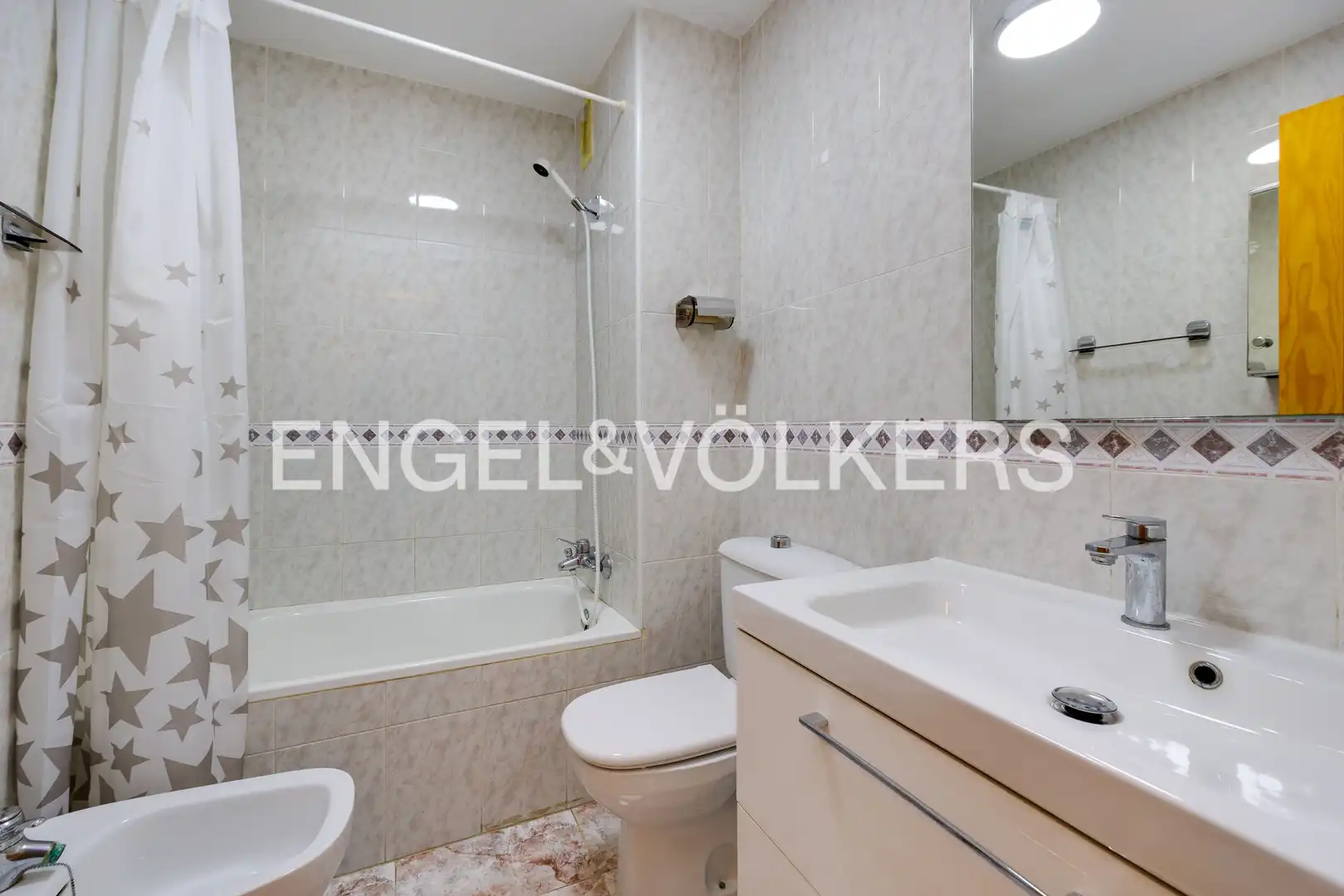 Badezimmer von Wohnung zum Verkauf in Torrevieja mit Klimaanlage, Heizung und Terrasse