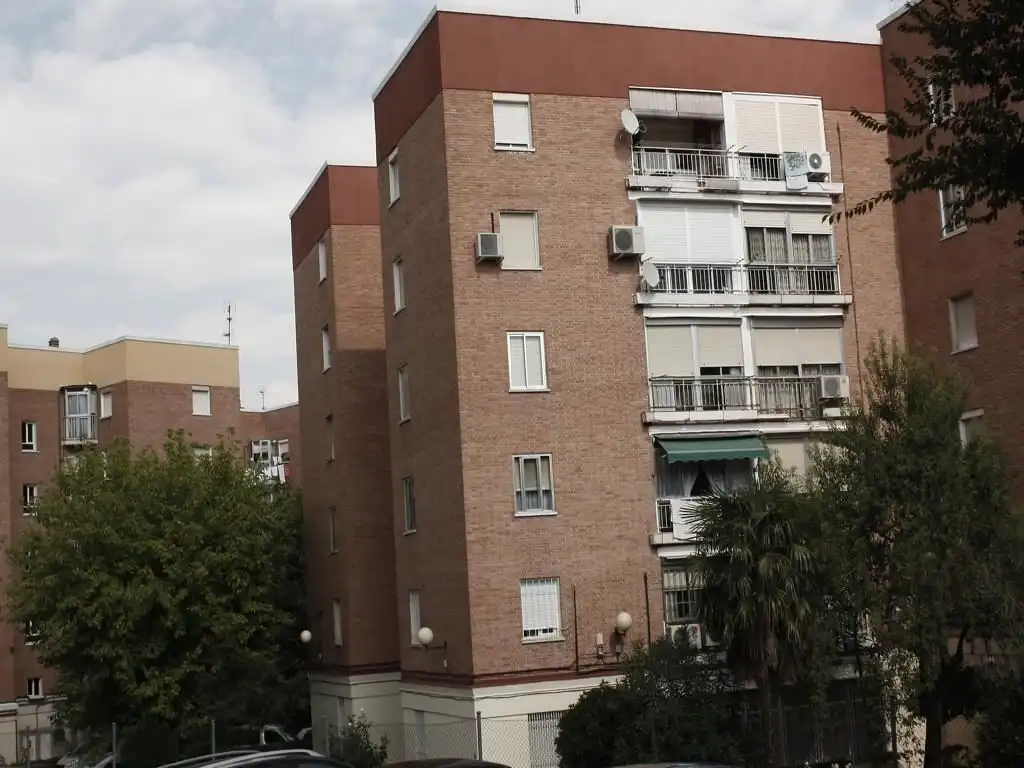 Appartement compact avec terrasse à vendre à Calle de Ocaña 52