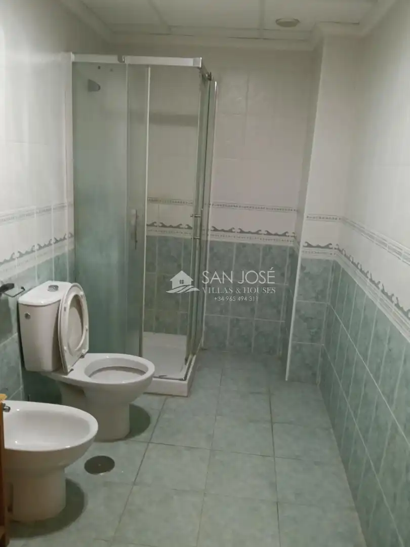 Baño de Piso en venta en Aspe con Terraza, Trastero y Balcón