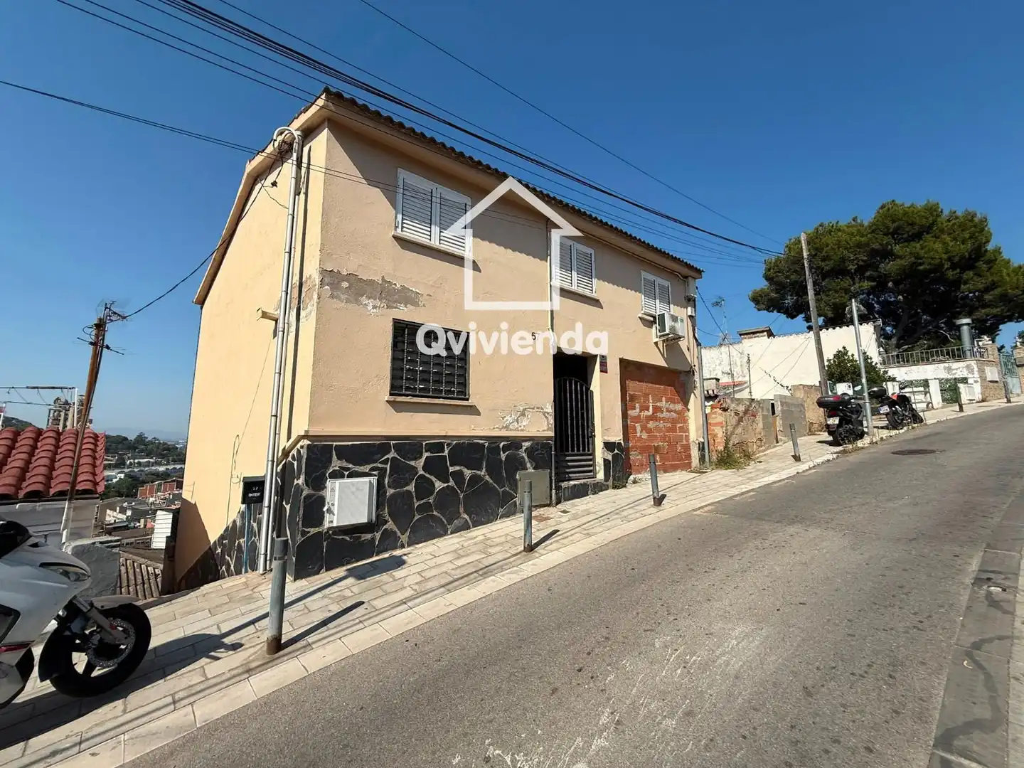 Exterior view of Houses for sale in Montcada i Reixac