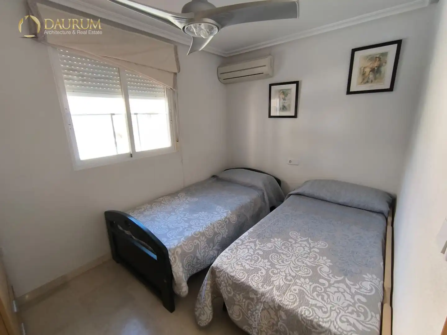 Schlafzimmer von Einfamilien-Reihenhaus zum Verkauf in Santa Pola mit Klimaanlage, Heizung und Privatgarten