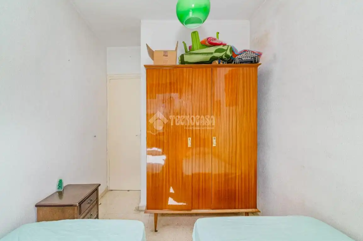 Habitación de Piso en venta en Granada con Calefacción, Amueblado y Balcón