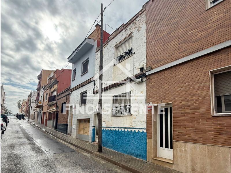 Exterior view of Single-family semi-detached to rent in Sabadell  with Terrace, Oven and Balcony