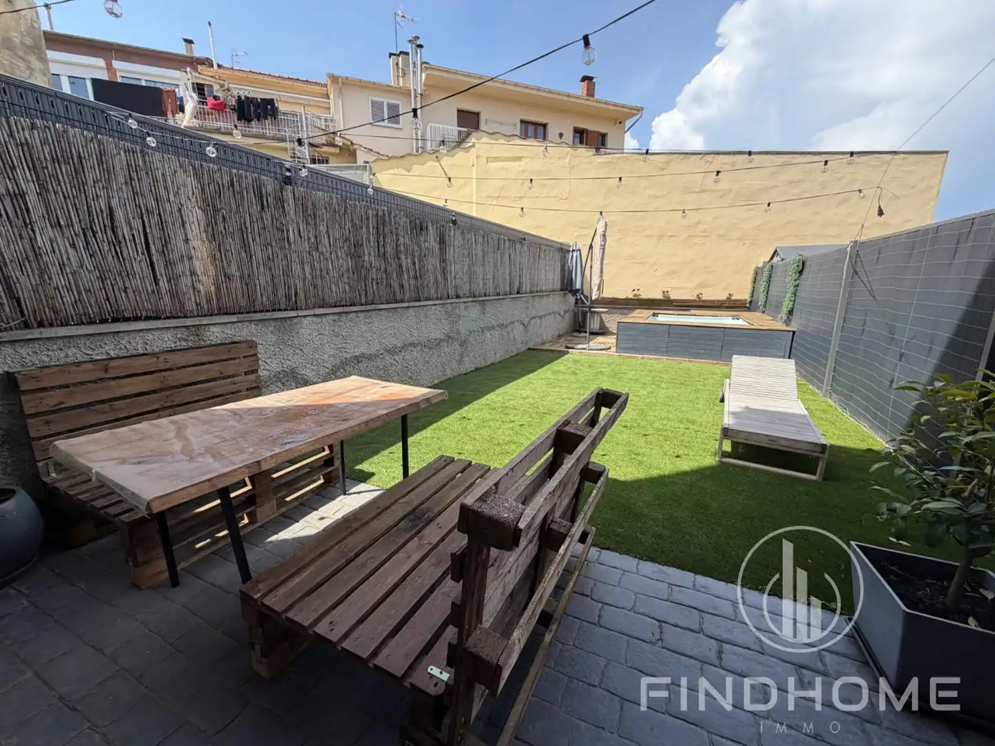 Terrasse von Einfamilien-Reihenhaus zum Verkauf in Olot mit Klimaanlage, Heizung und Privatgarten