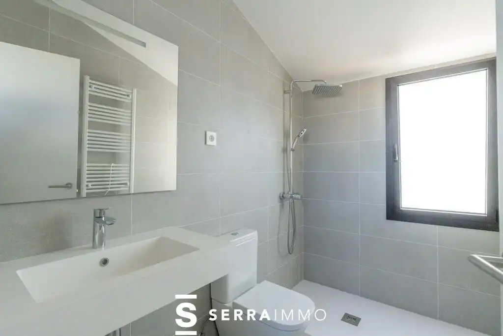 Baño de Ático en venta en Vilanova i la Geltrú con Aire acondicionado, Terraza y Balcón