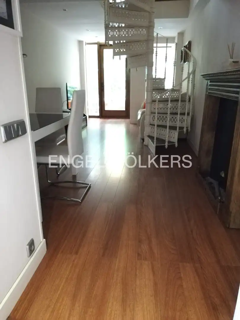 Menjador de Apartament de lloguer en Madrid amb Aire condicionat, Calefacció i Jardí privat