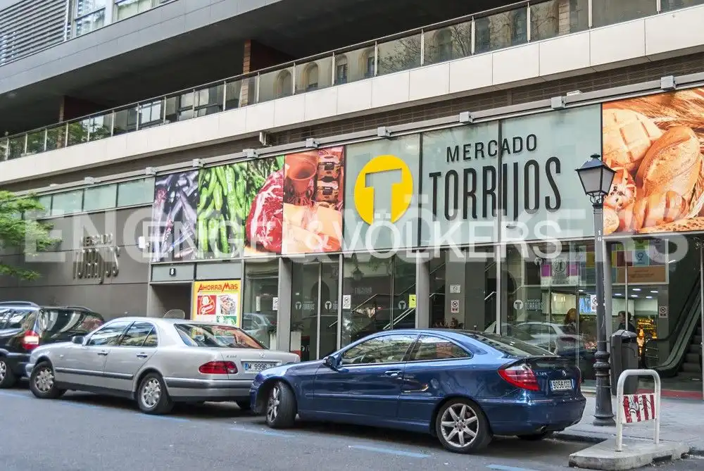 Vista exterior de Piso de alquiler en Madrid con Aire acondicionado, Calefacción y Parquet