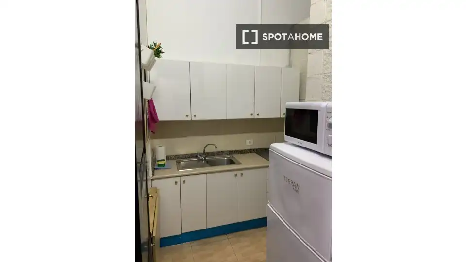 Room in Arenales - Lugo - Avda. Marítima