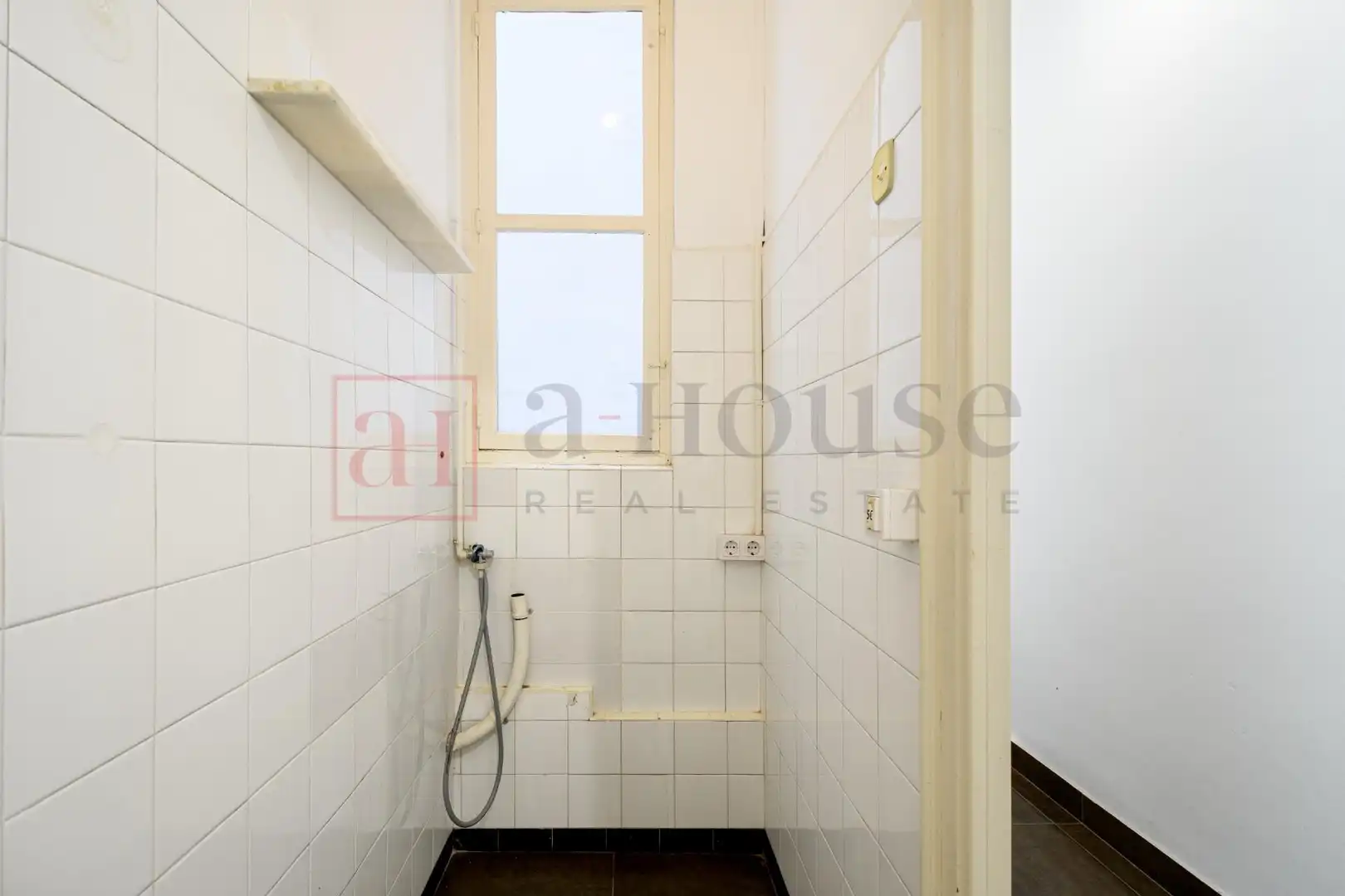 Badezimmer von Wohnung zum Verkauf in Barcelona mit Klimaanlage und Heizung