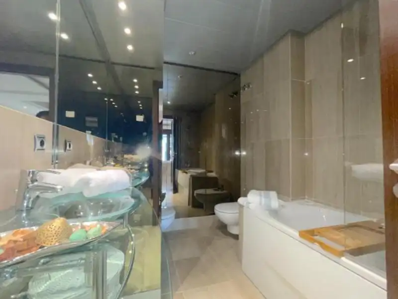 Baño de Piso de alquiler en Estepona con Jardín privado, Terraza y Amueblado