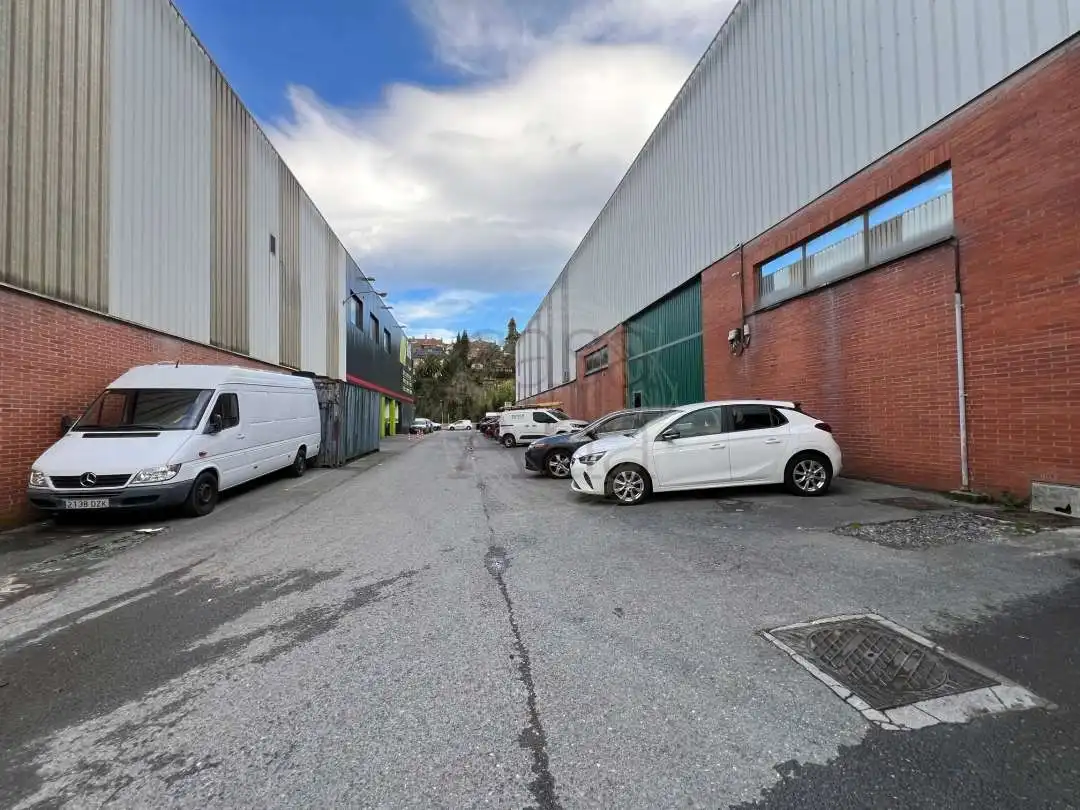 Exterior view of Industrial buildings for sale in Basauri 