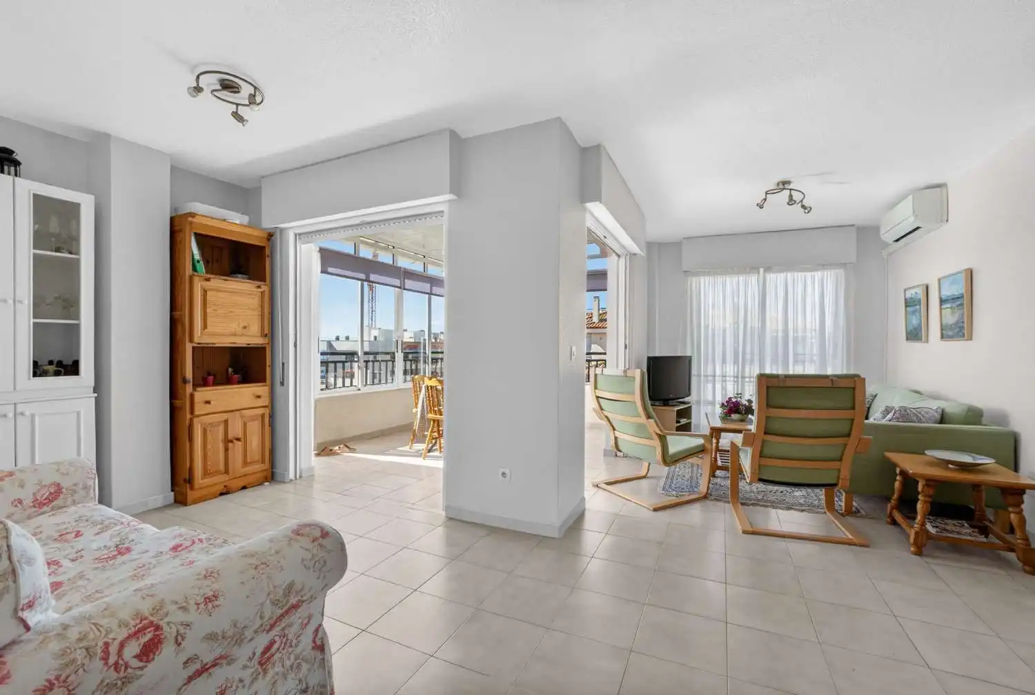 Sala de estar de Apartamento en venta en Torrevieja con Aire acondicionado, Calefacción y Terraza