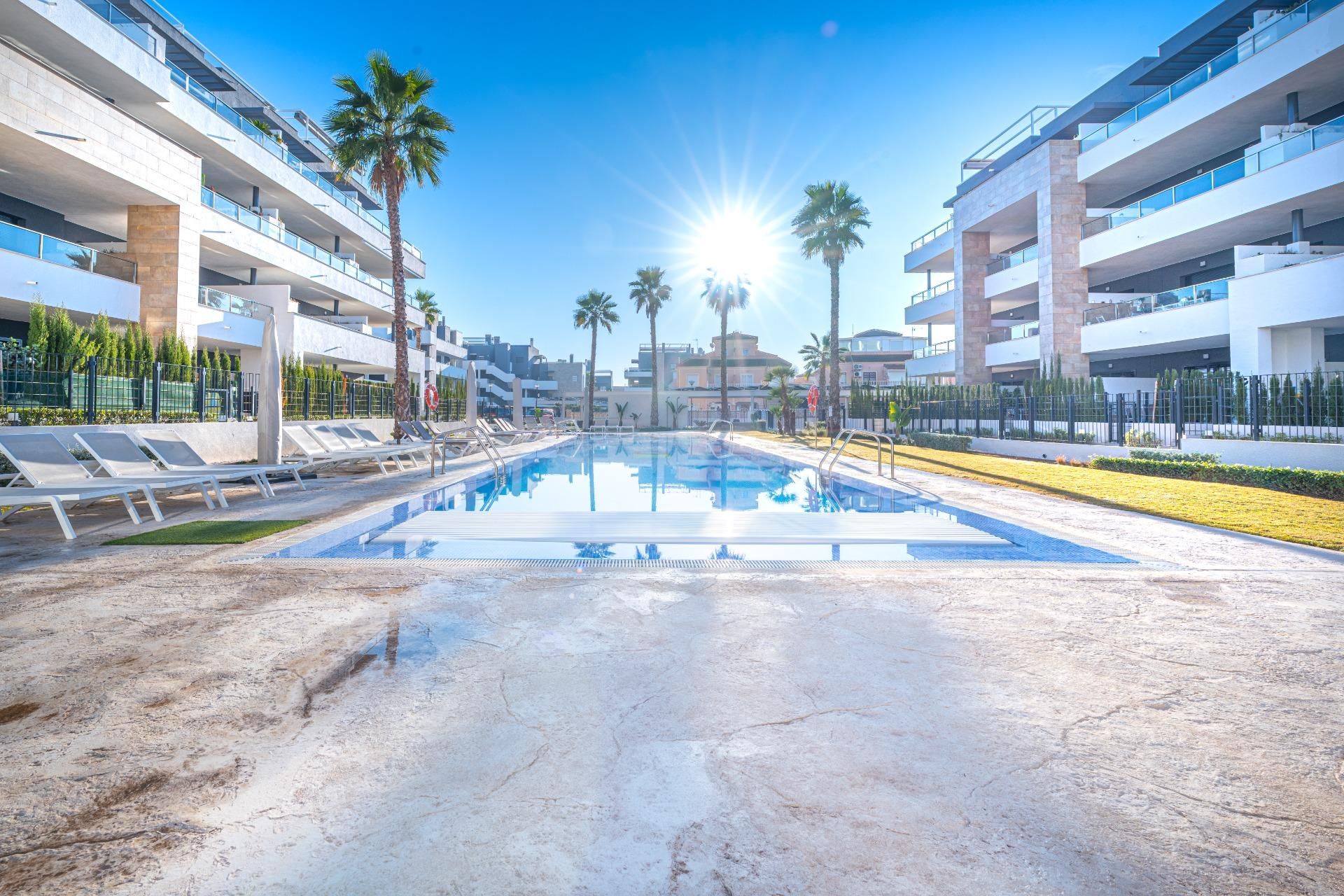 Piscina de Apartamento en venta en Orihuela con Aire acondicionado, Calefacción y Jardín privado