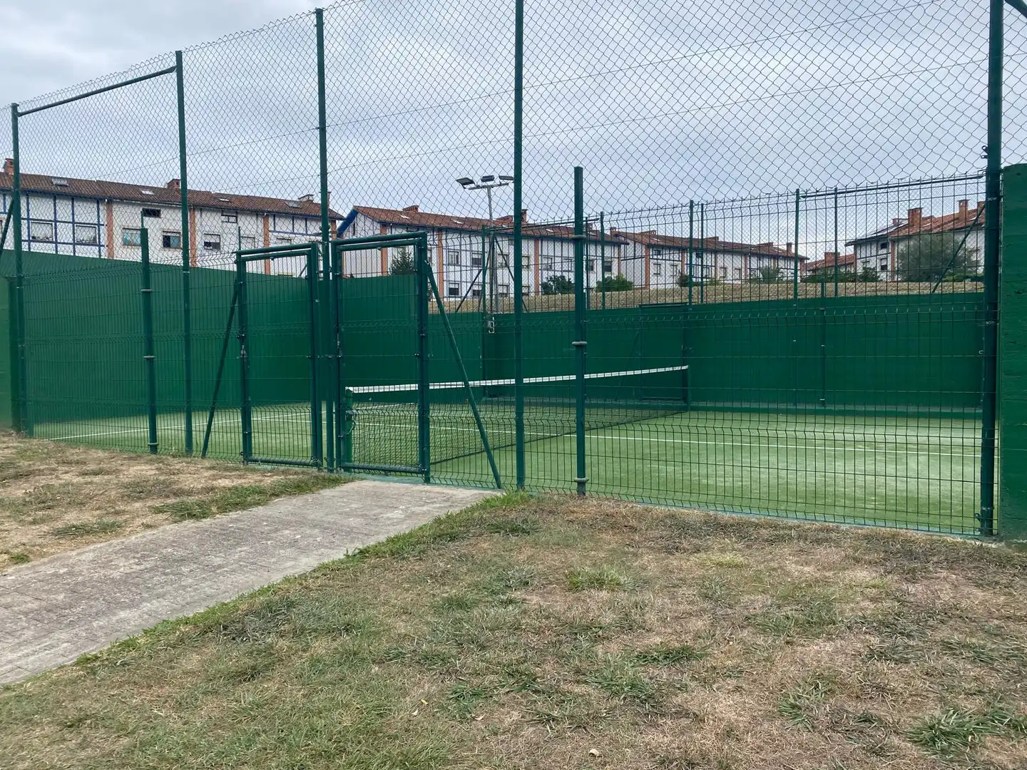Parking de Casa o chalet en venta en Castro-Urdiales con Calefacción y Piscina comunitaria