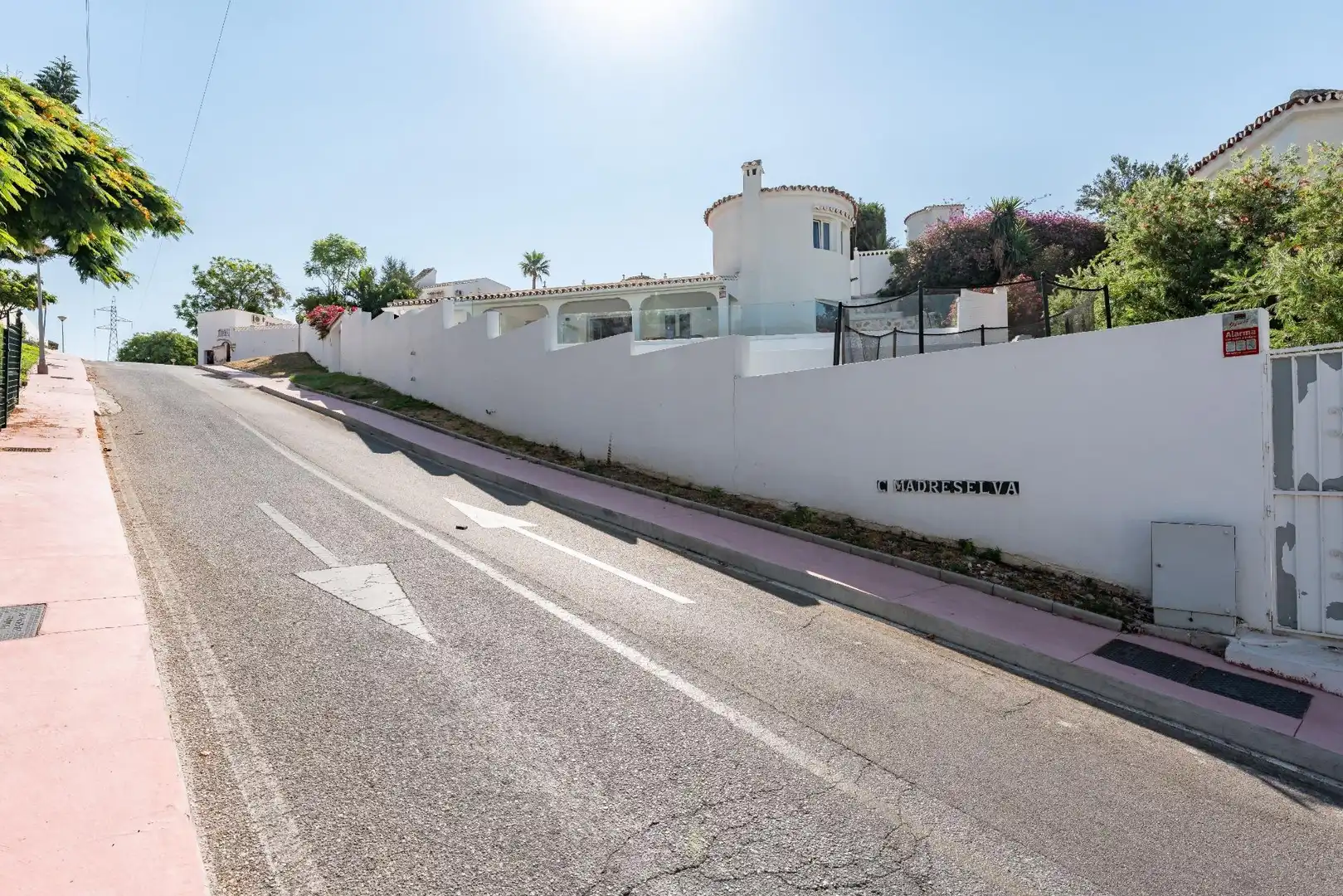 Vista exterior de Casa o xalet en venda en Benalmádena amb Aire condicionat, Calefacció i Jardí privat