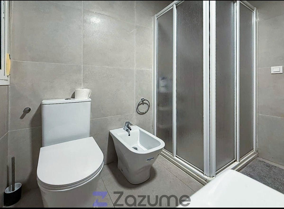 Badezimmer von Wohnungen zur Miete in  Almería Capital mit Klimaanlage, Heizung und Ofen