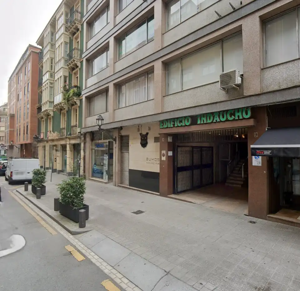 Vista exterior de Garaje de alquiler en Bilbao 