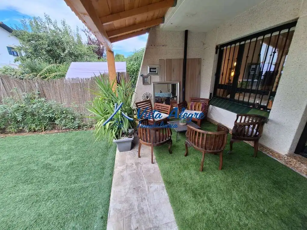 Terrasse von Einfamilien-Reihenhaus zum Verkauf in Haro mit Klimaanlage, Heizung und Terrasse