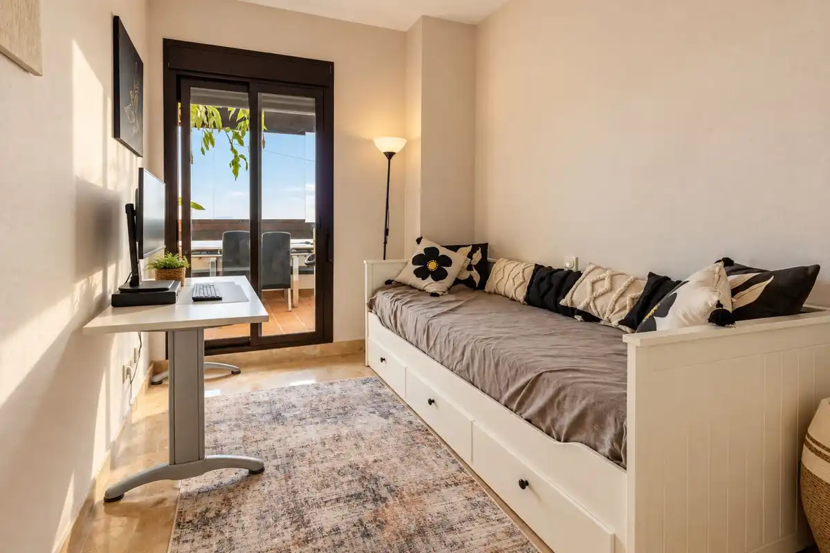 Apartment with pool to rent in La Alcaidesa, imagen 13