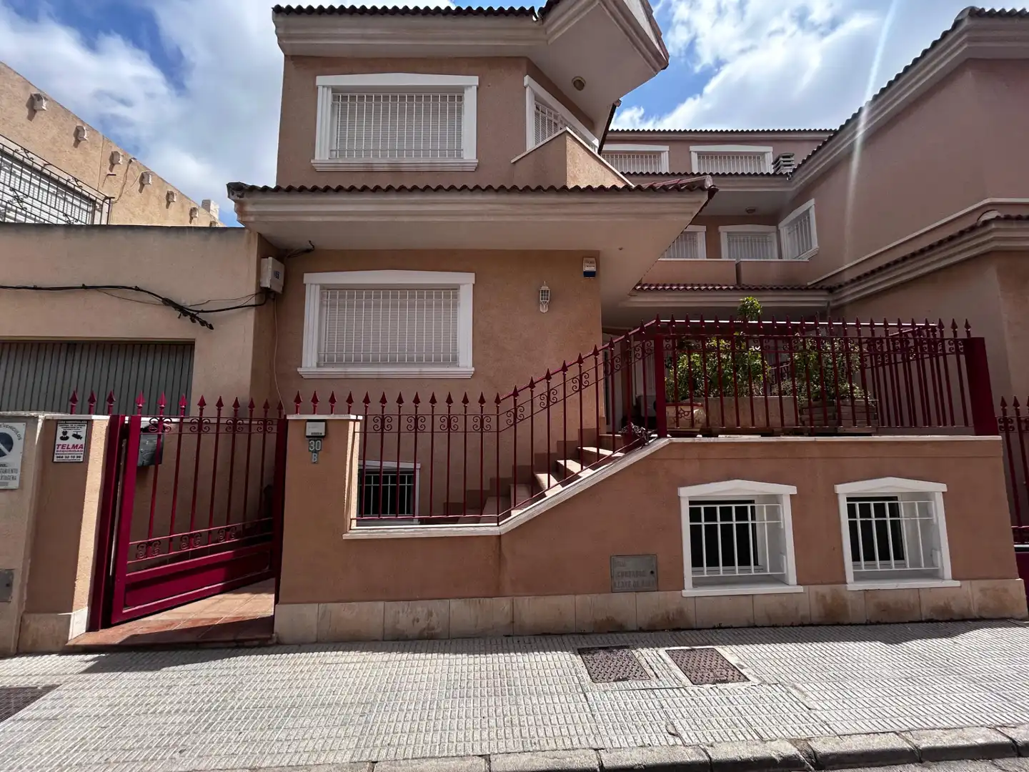Vista exterior de Casa adosada en venda en Cartagena amb Terrassa i Moblat