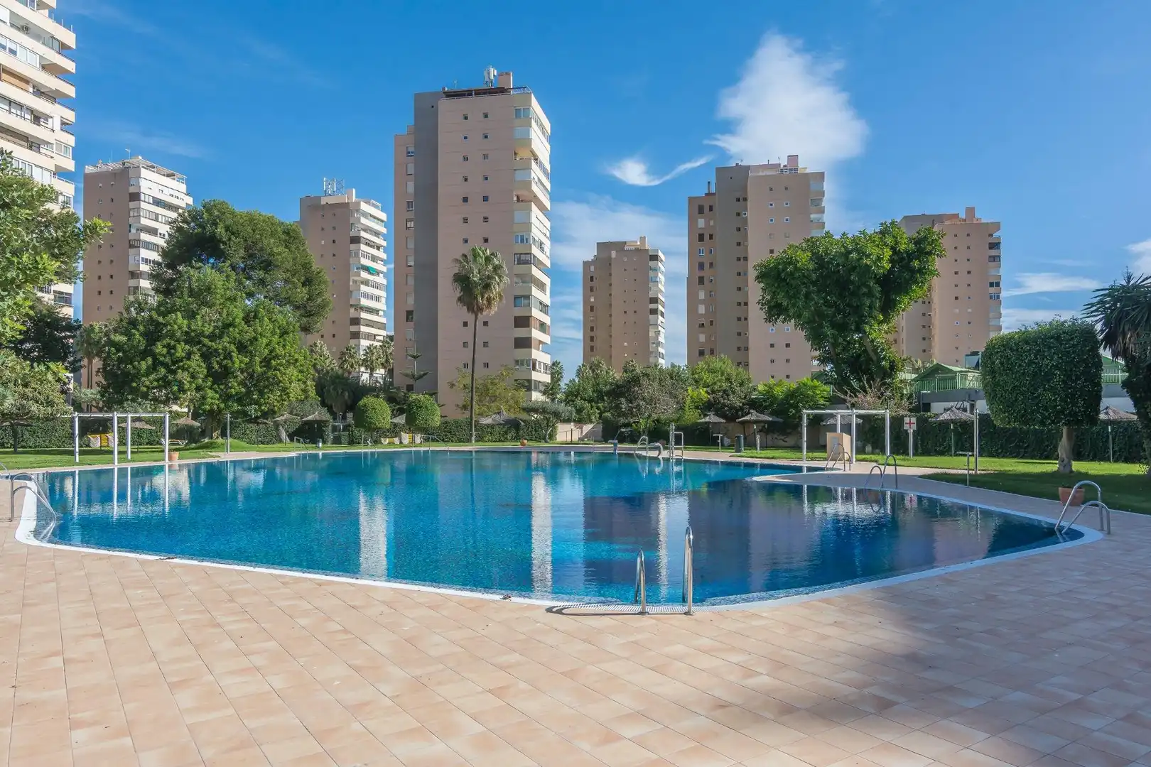 Piscina de Pis en venda en Torremolinos amb Terrassa i Piscina comunitària
