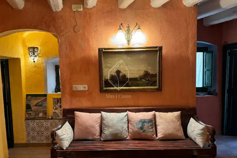 Sala d'estar de Casa o xalet en venda en La Tallada d'Empordà amb Terrassa, Traster i Piscina comunitària