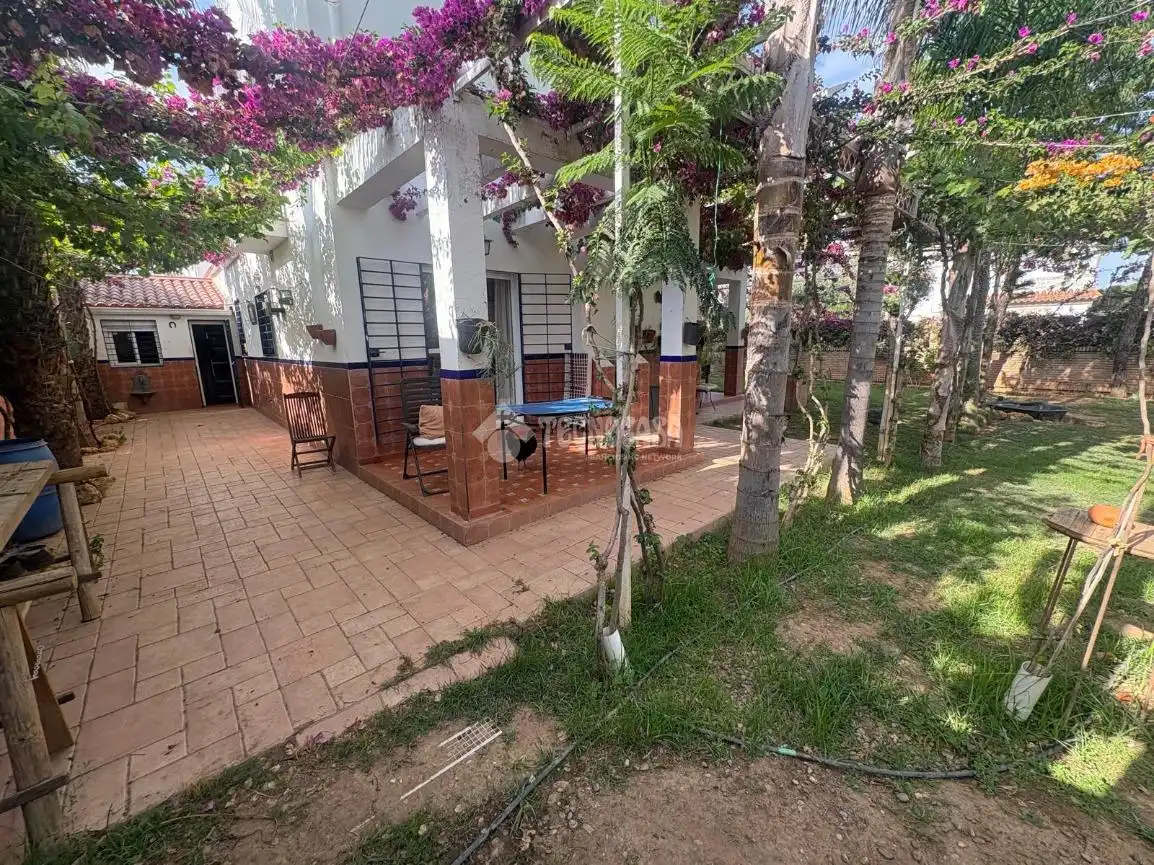 Jardí de Casa adosada en venda en Espartinas amb Aire condicionat, Jardí privat i Terrassa