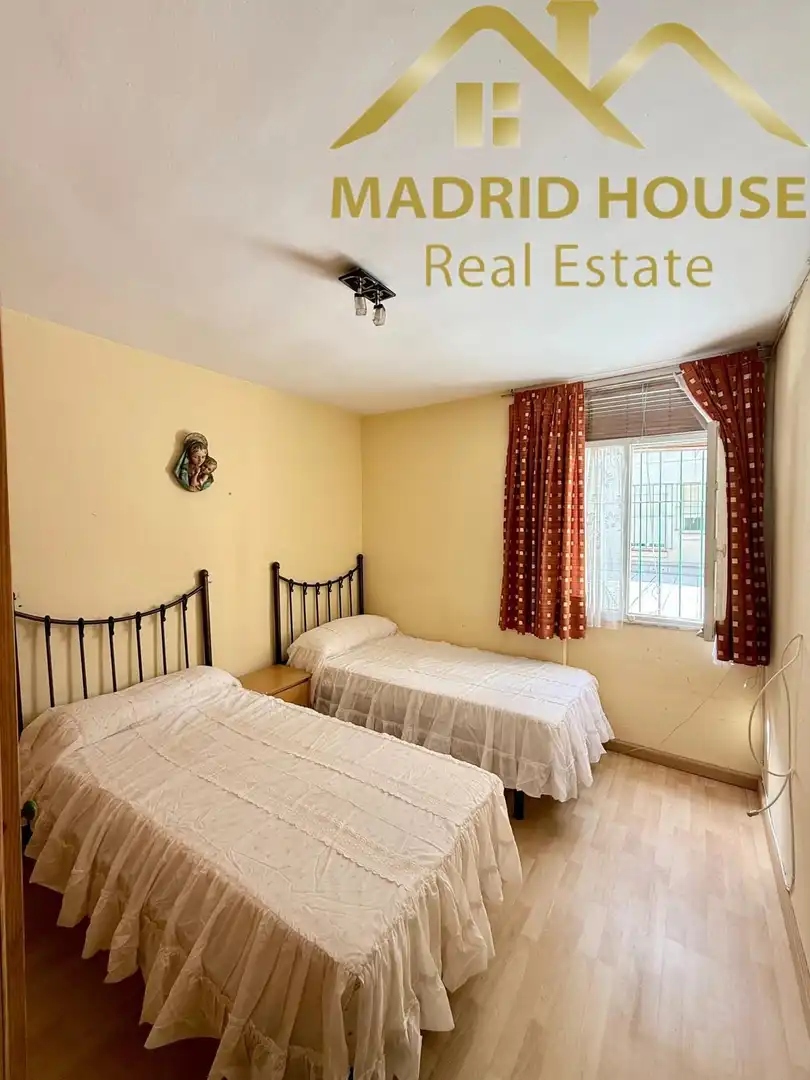 Bedroom of Flat for sale in Madrid  with Air Conditioner and Heating