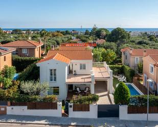 Vista exterior de Casa o xalet en venda en Cambrils amb Aire condicionat, Calefacció i Terrassa