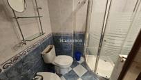 Bathroom of Apartment for sale in  Logroño