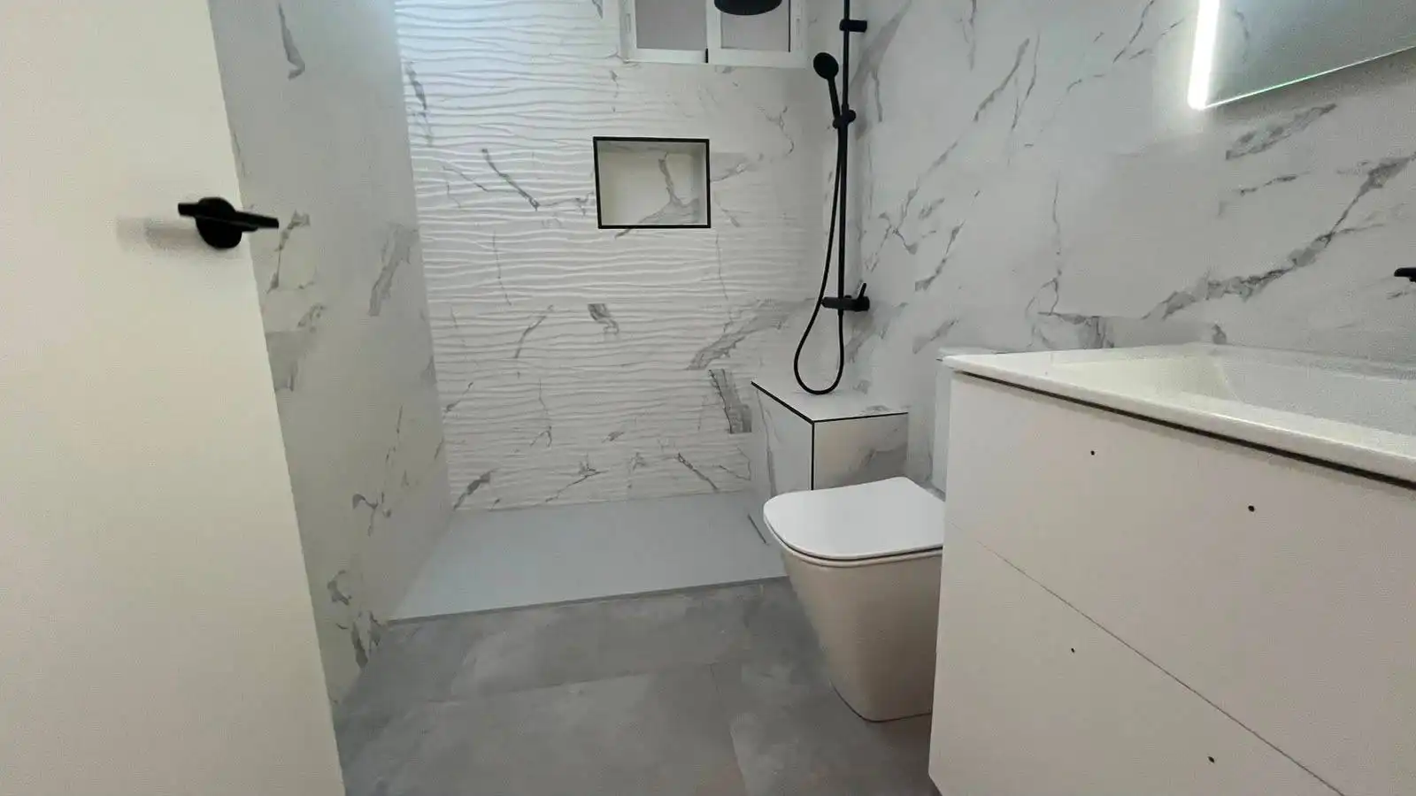 Bany de Planta baixa en venda en Elche / Elx amb Terrassa
