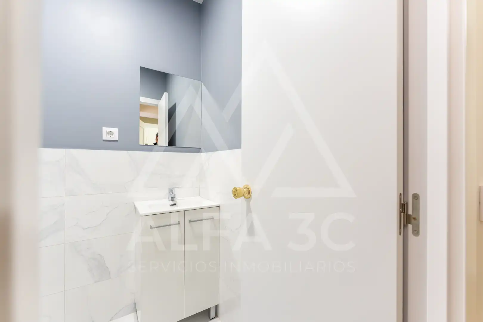 Badezimmer von Wohnung zum Verkauf in Miraflores de la Sierra mit Heizung, Terrasse und Ofen