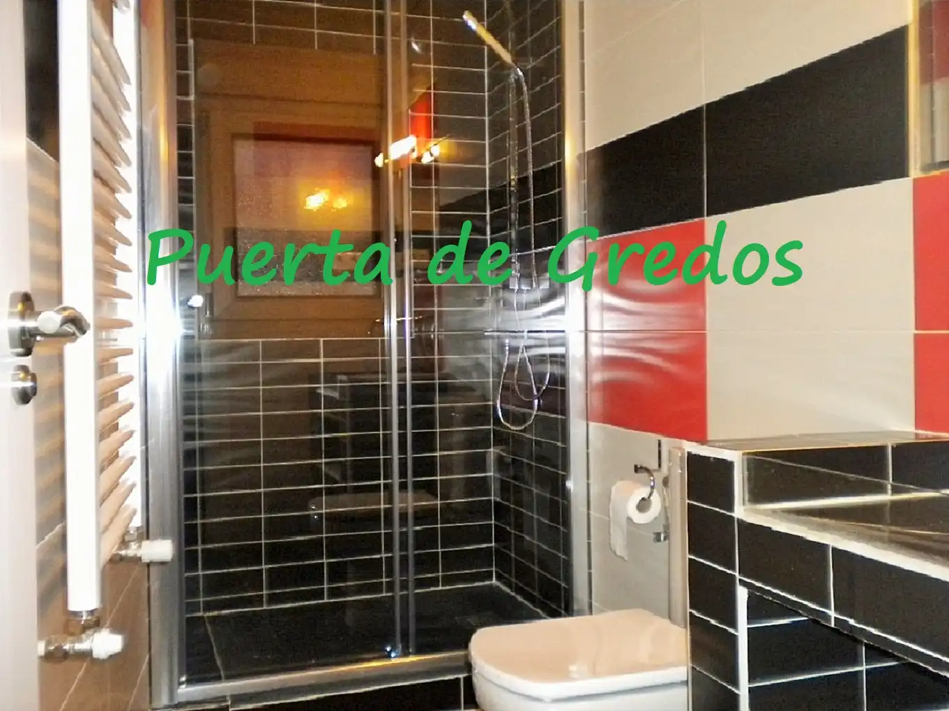 Bany de Casa o xalet en venda en Navalonguilla amb Calefacció, Moblat i Microones