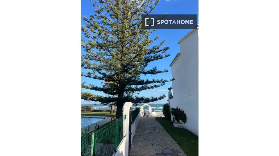 Vista exterior de Apartament per a compartir en Mijas amb Aire condicionat, Terrassa i Moblat