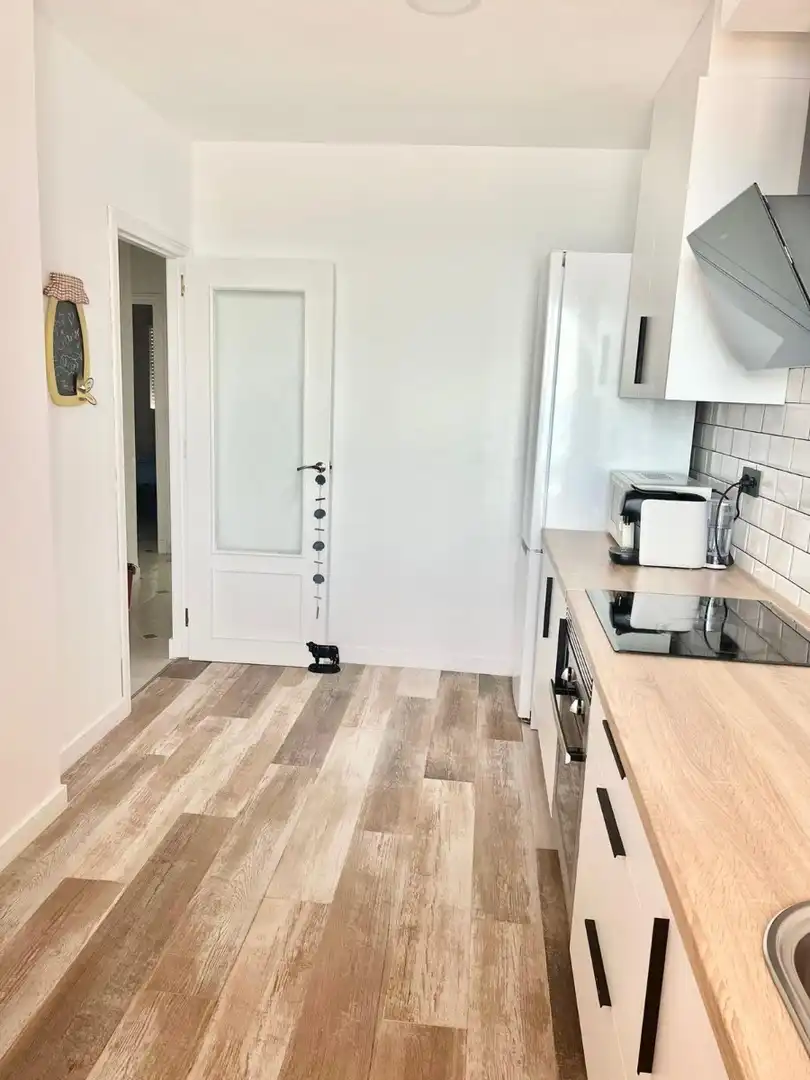 Cuina de Apartament de lloguer en La Manga del Mar Menor amb Calefacció, Terrassa i Moblat