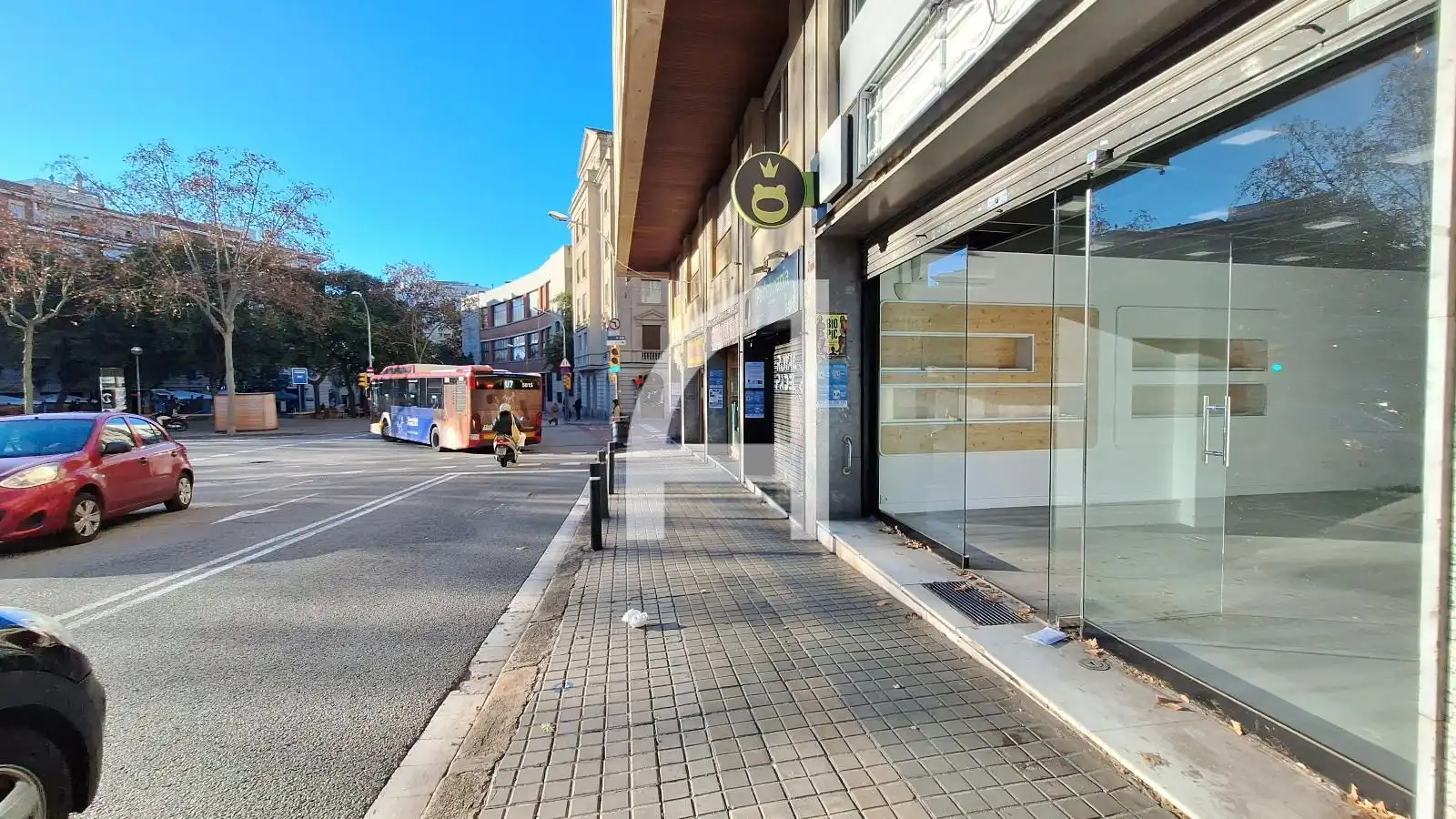 Vista exterior de Local de alquiler en Barcelona