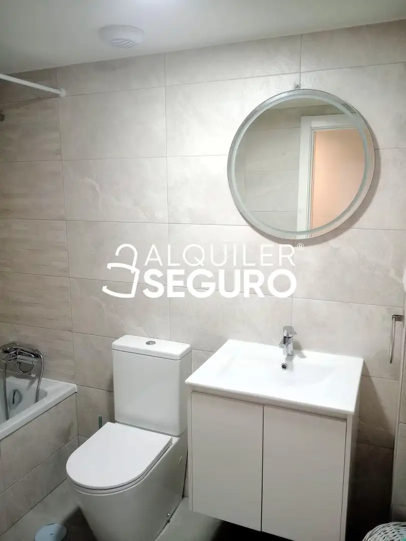 Bathroom of Flat for rent in Valladolid  with Heating, Terrace and Swimming Pool
