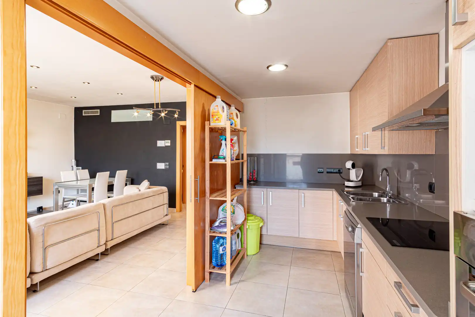 Küche von Wohnung zum Verkauf in Llançà mit Klimaanlage, Heizung und Terrasse