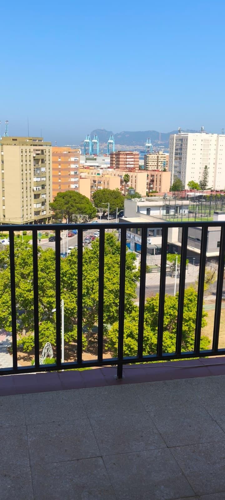 Vista exterior de Pis en venda en Algeciras