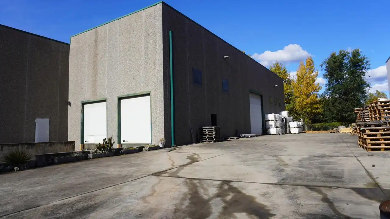 Vista exterior de Nau industrial en venda en Gualba amb Alarma