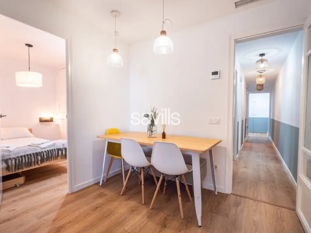 Menjador de Apartament en venda en Barcelona amb Aire condicionat, Moblat i Forn