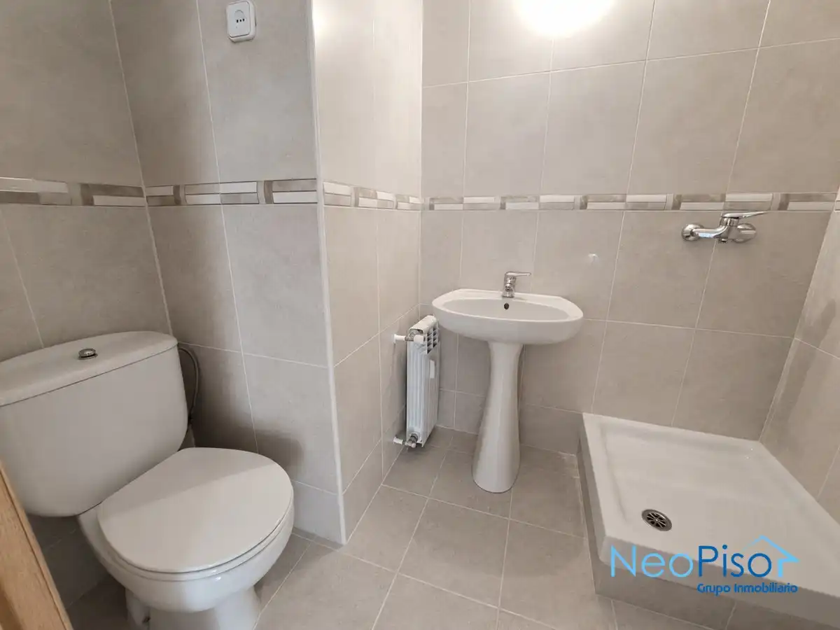 Baño de Piso en venta en Alcorcón con Terraza y Piscina