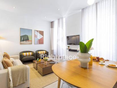 Sala d'estar de Apartament de lloguer en  Madrid Capital amb Balcó