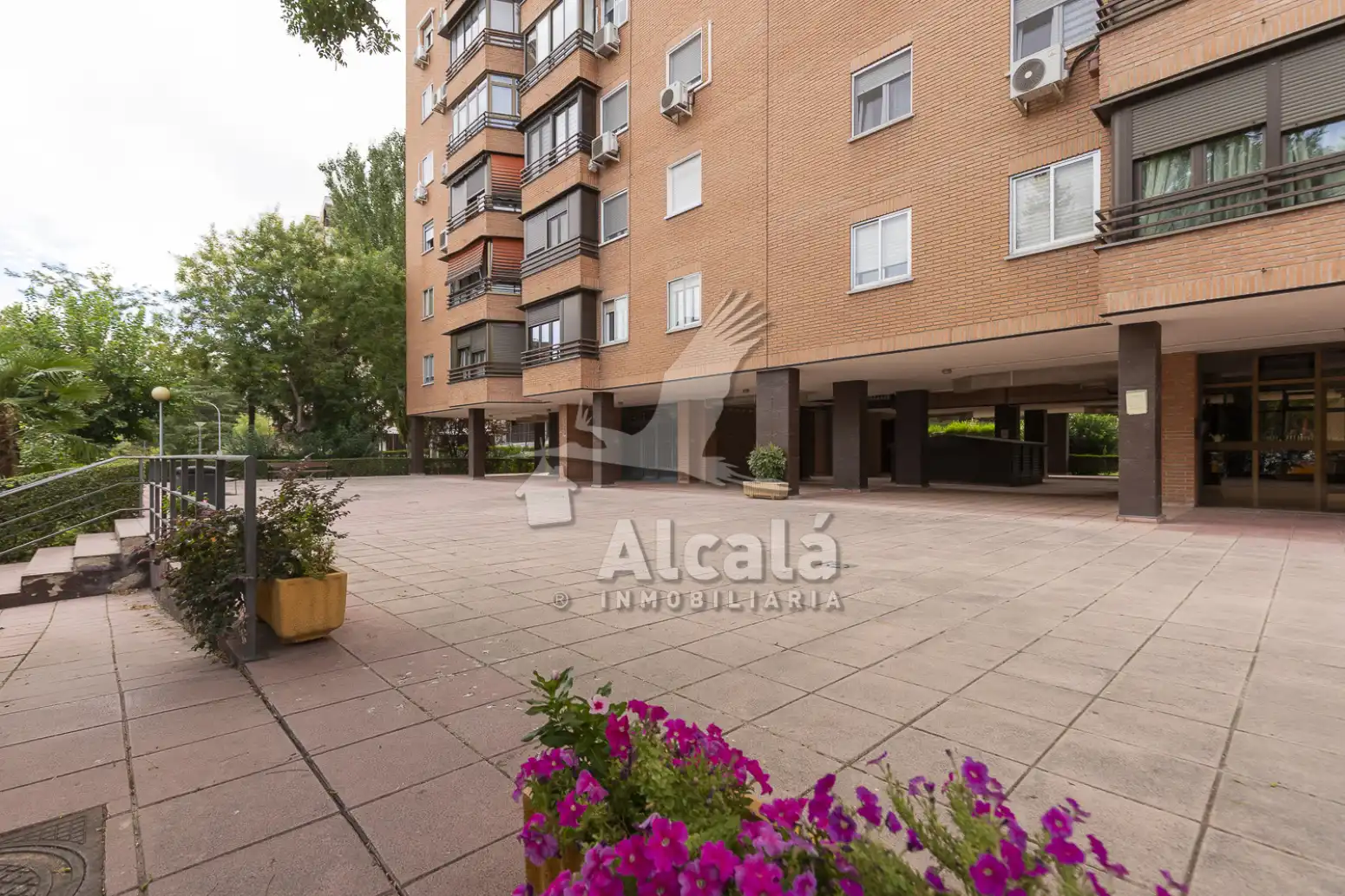 Vista exterior de Piso en venta en Coslada con Aire acondicionado, Calefacción y Jardín privado