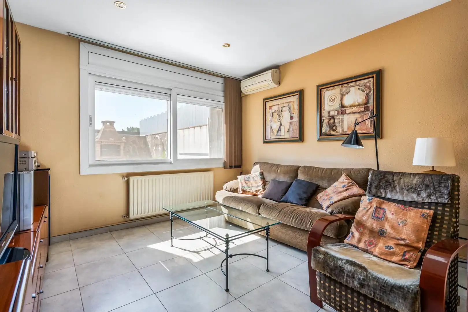 Sala d'estar de Casa adosada en venda en Parets del Vallès amb Aire condicionat, Calefacció i Jardí privat